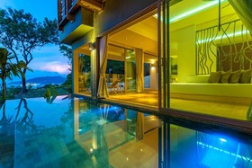 Crest Resort & Pool Villas