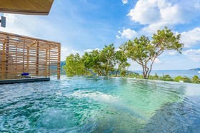 Crest Resort & Pool Villas