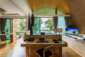 Crest Resort & Pool Villas