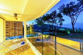 Crest Resort & Pool Villas