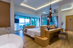 Crest Resort & Pool Villas