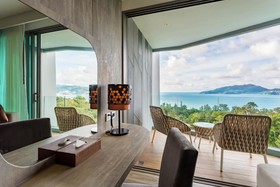 Crest Resort & Pool Villas