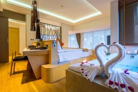 Crest Resort & Pool Villas