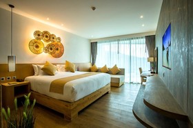 Crest Resort & Pool Villas
