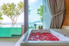 Crest Resort & Pool Villas