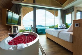 Crest Resort & Pool Villas