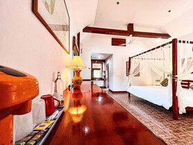 Cruiser Island Resort