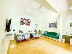 Cruiser Island Resort