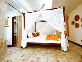 Cruiser Island Resort