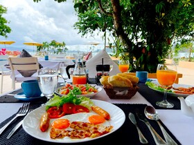 Cruiser Island Resort