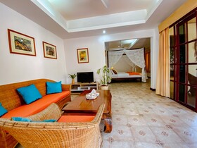 Cruiser Island Resort