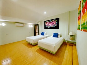 Cruiser Island Resort