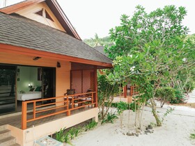 Cruiser Island Resort