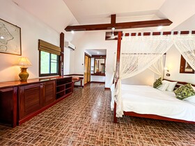 Cruiser Island Resort