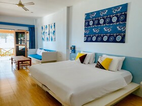 Cruiser Island Resort