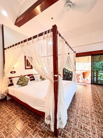 Cruiser Island Resort