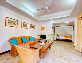 Cruiser Island Resort