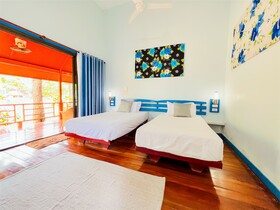 Cruiser Island Resort