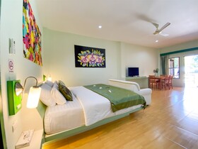 Cruiser Island Resort