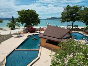 Cruiser Island Resort