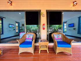 Cruiser Island Resort