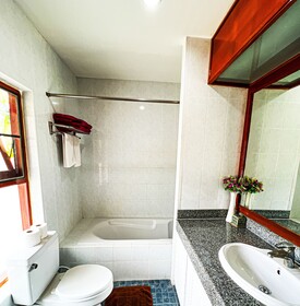 Cruiser Island Resort