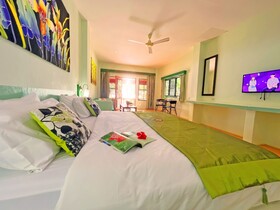 Cruiser Island Resort