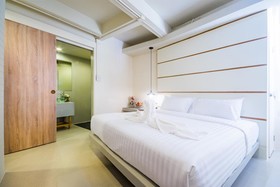 Hotel October