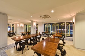 Hotel October