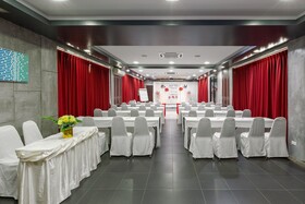 Phu-Ke-Ta, The Hip Service Apartment & Hotel