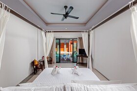 Phu-Ke-Ta, The Hip Service Apartment & Hotel