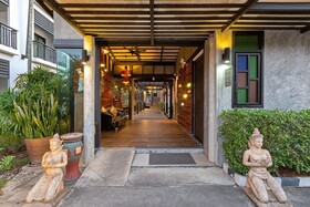Phu-Ke-Ta, The Hip Service Apartment & Hotel