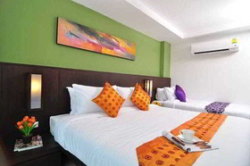 OYO 241 Ratana Hotel Sakdidet