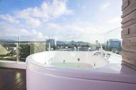 The Wide Condotel Phuket