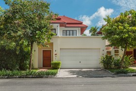 Villa Selaru by TropicLook