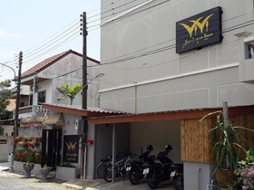 Vivi Boutique Room