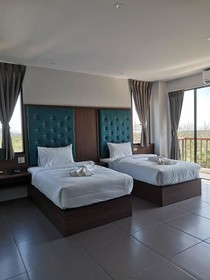 Yamin Seaview Hotel