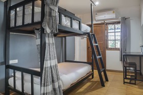 OYO 736 Green Poshtel