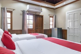 OYO 736 Green Poshtel