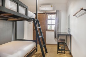 OYO 736 Green Poshtel