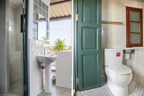 OYO 736 Green Poshtel