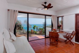 Baan Khunying - Secluded Beachfront