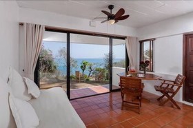 Baan Khunying - Secluded Beachfront