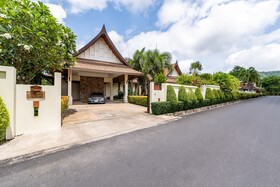Champagne Pool Villa