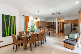 Champagne Pool Villa