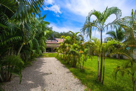 Champagne Villa by Jetta