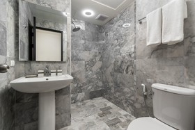 Naiharn Pearl Condo Hotel by Villacarte