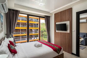 Naiharn Pearl Condo Hotel by Villacarte