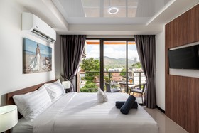 Naiharn Pearl Condo Hotel by Villacarte