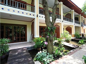 Meet Holiday Hotel